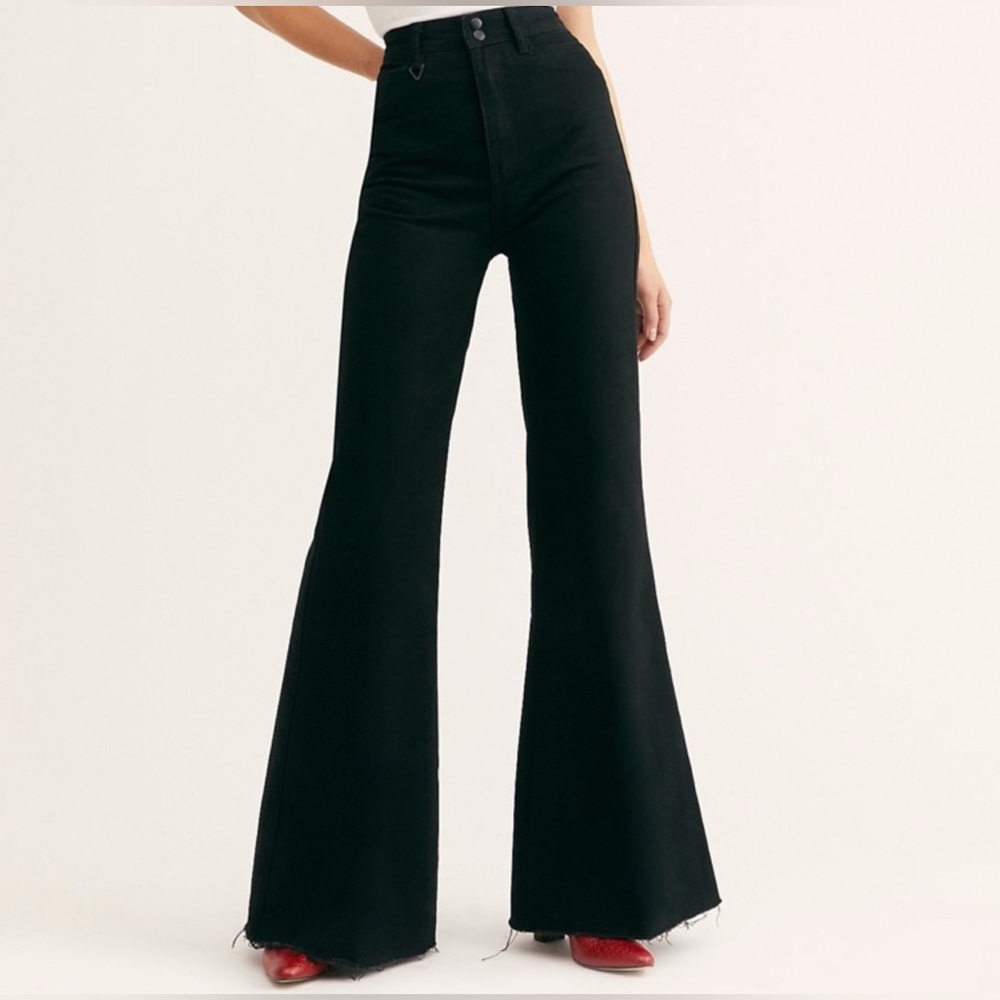 Free People— Neon Blonde ‘Kiki’ Sky High Rise size 26 flare jeans